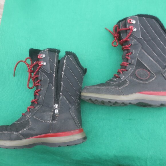 Women's Aquatherm Canada Winter Boots by Santana Canada - Size 7. - Picture 7 of 14